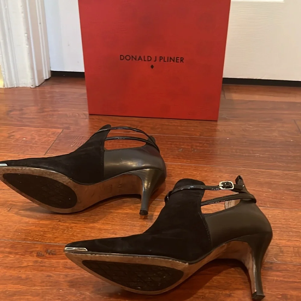 Donald Pliner high heeled bootie